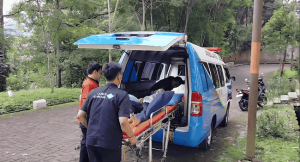 Bantu Pasien Korban Kecelakaan, LAZNAS Al Irsyad Sediakan Layanan Ambulans Dhuafa untuk Kontrol Rutin