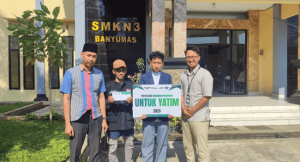 Beasiswa Yatim, LAZNAS Al Irsyad Purwokerto Salurkan Santunan ke Siswa SMK 3 Banyumas