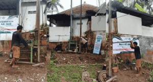Sudah Dimulai, Pengeboran Sumur Bor Program Sedekah Air LAZNAS Al Irsyad Purwokerto di Masjid An-Nur Sudimara Cilongok