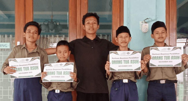 LAZNAS Al Irsyad Purwokerto mendukung pendidikan melalui program Beasiswa Orang Tua Asuh bagi santri Pondok Yatim Dhuafa Mafaza Tanggeran