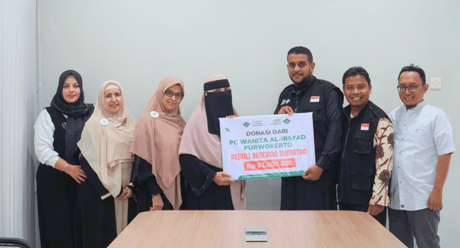 Pengurus Cabang (PC) Wanita Al Irsyad Purwokerto menyerahkan donasi sebesar Rp51 juta untuk membantu para korban bencana banjir di Sumatra.