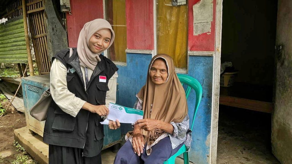 LAZNAS Al-Irsyad Purwokerto menyalurkan santunan janda dan lansia dhuafa untuk membantu memenuhi kebutuhan hidup sehari-hari.