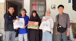 Ringankan Keluarga Mualaf, LAZNAS Al-Irsyad Purwokerto Salurkan Bantuan dari Muhsinin