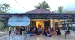 LAZNAS Al Irsyad Purwokerto Salurkan 100 Paket Iftar Ramadhan di Masjid Kalimasada Kaliori