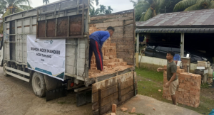 Material Batu Bata Tiba di Kampung Alurmanis, Pembangunan Rumoh Aceh Mandiri Masuki Tahap Pemasangan Dinding