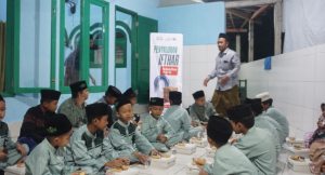 Bersama Takmir Masjid Baitul Hoirot Papringan, LAZNAS Al Irsyad Purwokerto Gelar Buka Bersama