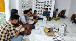 LAZNAS Al Irsyad Purwokerto Salurkan 100 Nasi Box Ifthar di Desa Tanggeran