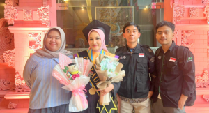 Asyfa Lulus dari Universitas AMIKOM, Bukti Nyata Beasiswa Cendekia LAZNAS Al-Irsyad Purwokerto