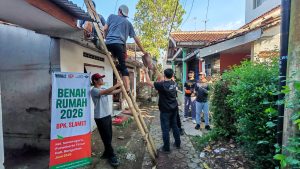 Dari Ruang Kelas ke Tengah Masyarakat, Siswa SMA IT Al Irsyad Gotong Royong Bedah Rumah Warga Banyumas