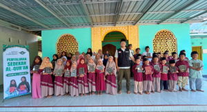 Santri Tak Lagi Bergantian Mengaji, LAZNAS Al Irsyad Purwokerto Salurkan 30 Al-Qur’an untuk TPQ Masjid Fadlulloh