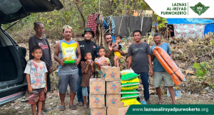 LAZNAS Al Irsyad Salurkan Logistik Bagi Korban Gempa di Dusun Langkas, Manggarai